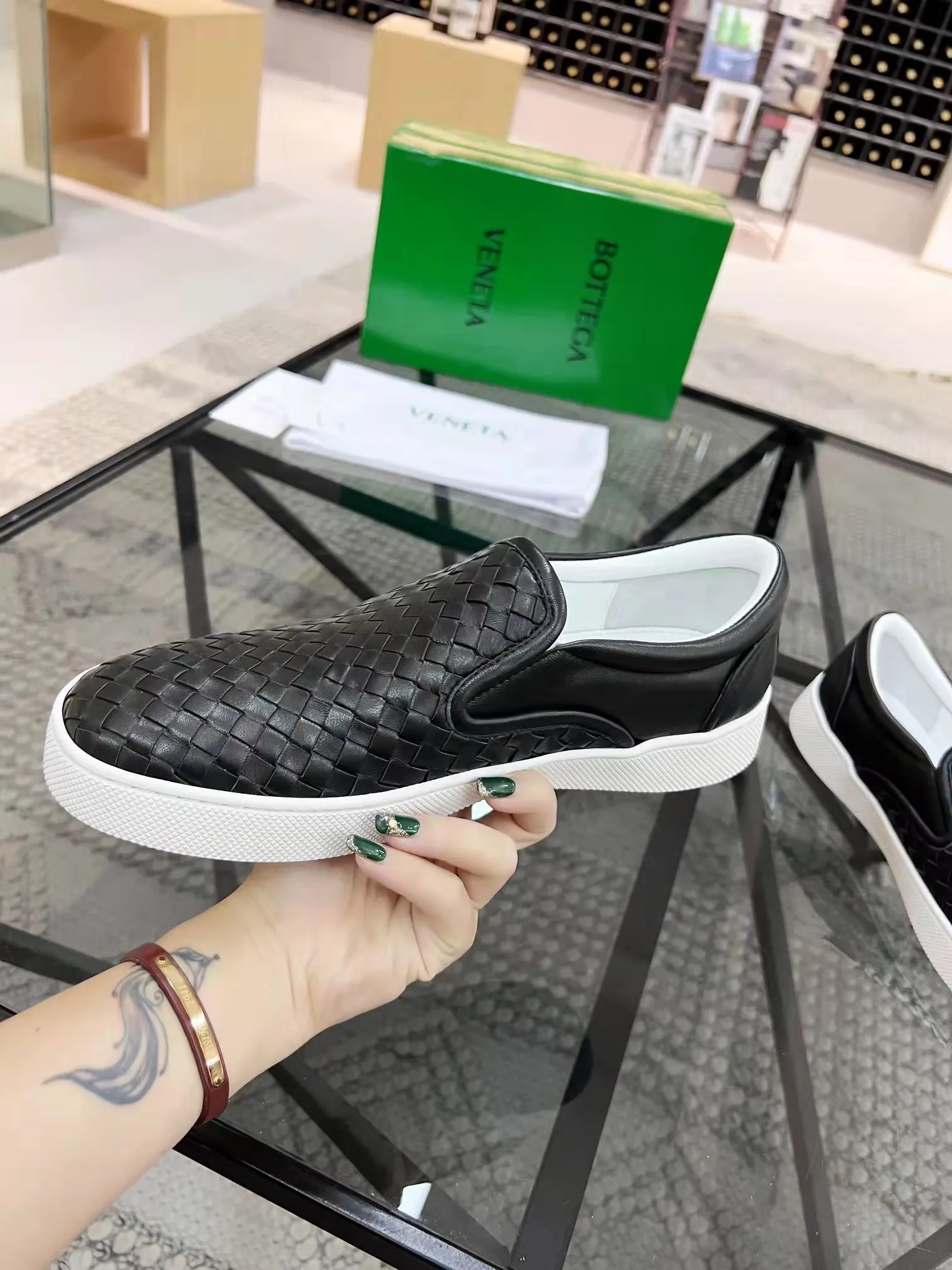 Men's men's shoes 💰420 [New style] 🎍🎍⚠️BOTTEGA VENETA) BV fashionable and casual classic, classic on sale ⬆️⬆️! (High quality) only better than genuine products from counters! Top handcrafted woven decoration [strong]💯💯 Breathable mesh lining plus mixed sheepskin and original latex feet! Genuine rubber anti-slip outsole! ! Super comfortable! Welcome to compare the authentic products at the counter! 38 to 44 (45 can be customized